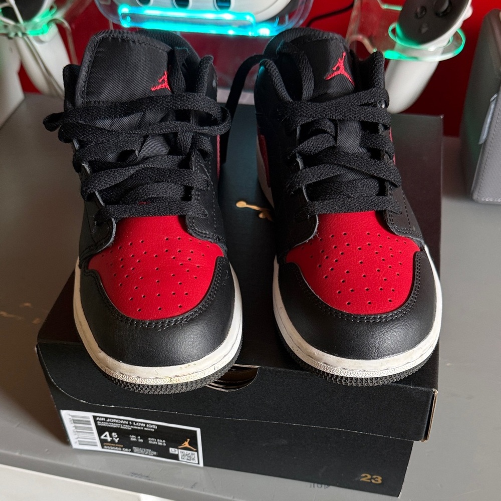 Jordan Kids Black and Red Low-Top Sneakers